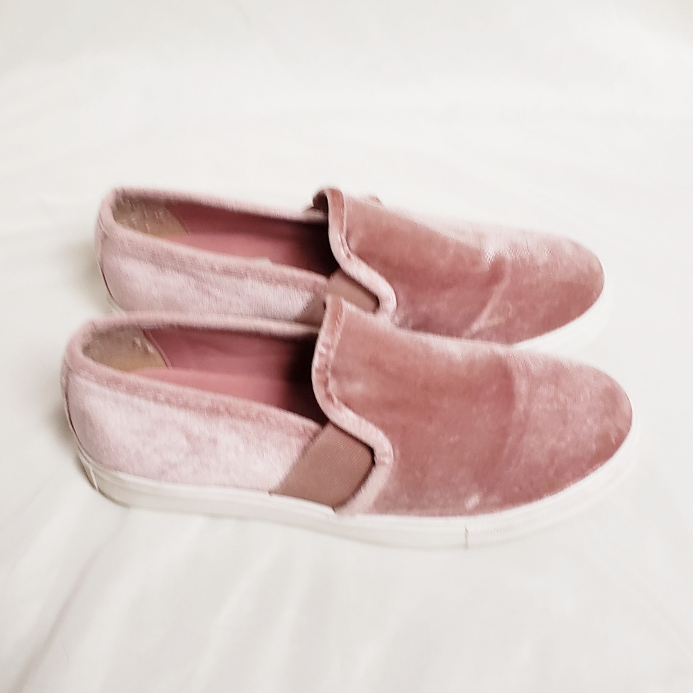 STEVE MADDEN Velvet Pink Slip-on Sneakers - Picture 5 of 10
